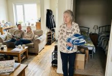 Můj syn a jeho žena se nastěhovali k nám během své rekonstrukce. Rekonstrukce byla dokončena před rokem. Včera mi moje snacha řekla, že bych měla spát v menším pokoji, protože se cítí stísněně.