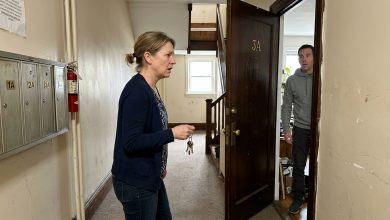 Půjčila jsem svůj druhý byt své sestřenici — bez smlouvy, protože “proč se obtěžovat s rodinou.” Celý rok neplatila. Když jsem se konečně rozhodla situaci prověřit, dveře mi otevřel cizí muž.