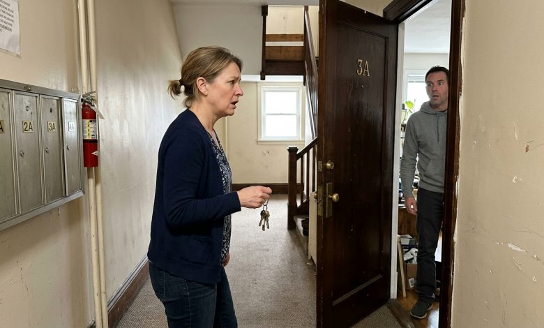 Půjčila jsem svůj druhý byt své sestřenici — bez smlouvy, protože “proč se obtěžovat s rodinou.” Celý rok neplatila. Když jsem se konečně rozhodla situaci prověřit, dveře mi otevřel cizí muž.