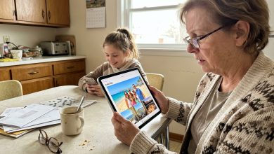 Moje vnučka mi ukázala fotky z dovolené na svém tabletu. O měsíc dříve mi syn řekl, že mi nemůže půjčit tisícovku na zubaře, protože sotva vycházejí. Moje vnučka mi ukázala fotky z dovolené na svém tabletu. O měsíc dříve mi syn řekl, že mi nemůže půjčit tisícovku na zubaře, protože sotva vycházejí.