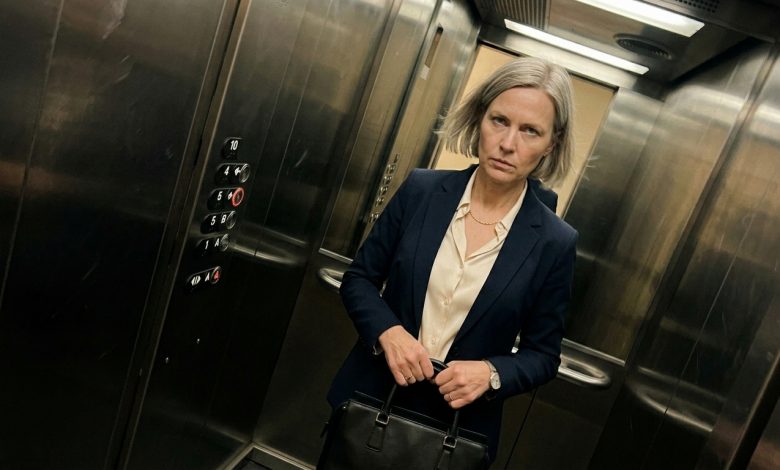 Soused odnaproti mě zastavil ve výtahu a řekl: „Jste zase sama? Manžel vás opustil, nebo jste odešla sama?“ S úsměvem. Jako by to byla úplně normální otázka. Dveře výtahu se zavřely. Jeli jsme do osmého patra. A za těch třicet vteřin jsem mu řekla všechno, co si o něm myslím. Vystoupil mlčky. A od té doby zdraví, aniž by zvedl oči. Soused odnaproti mě zastavil ve výtahu a řekl: „Jste zase sama? Manžel vás opustil, nebo jste odešla sama?“ S úsměvem. Jako by to byla úplně normální otázka. Dveře výtahu se zavřely. Jeli jsme do osmého patra. A za těch třicet vteřin jsem mu řekla všechno, co si o něm myslím. Vystoupil mlčky. A od té doby zdraví, aniž by zvedl oči.