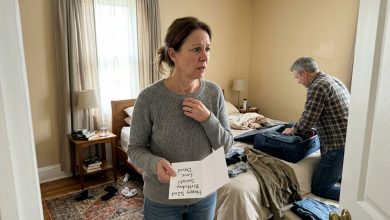 K mým 55. narozeninám si můj manžel sbalil kufr. Řekl jen, že chce “zažít něco víc”.