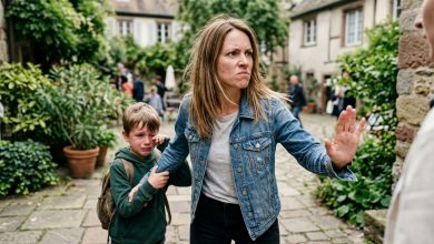 Můj syn je autista. Nedávno mě sousedka zastavila na dvoře a ukázala na mého syna a zeptala se: „A je vůbec normální? Jen se občas chová nějak divně.“ Můj syn stál vedle nás. Bylo mu 9 let. Všechno slyšel a rozplakal se. Podívala jsem se mu do tváře, otočila se k sousedce a udělala to, na co si pak pamatoval celý dům. Můj syn je autista. Nedávno mě sousedka zastavila na dvoře a ukázala na mého syna a zeptala se: „A je vůbec normální? Jen se občas chová nějak divně.“ Můj syn stál vedle nás. Bylo mu 9 let. Všechno slyšel a rozplakal se. Podívala jsem se mu do tváře, otočila se k sousedce a udělala to, na co si pak pamatoval celý dům.