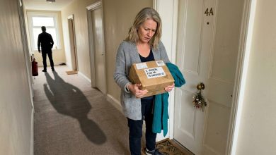 Můj soused mě požádal, abych přijal balík za ni. O týden později přišli lidé ke mně domů se stížností — balík se ukázal být něčím problémem.