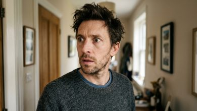 Moje tchyně mě požádala, ať přijedu, dokud manželka není doma — když jsem otevřel dveře, uviděl jsem věci, o kterých manželka tvrdila, že je před dvěma lety vyhodila