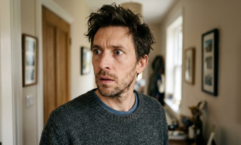 Moje tchyně mě požádala, ať přijedu, dokud manželka není doma — když jsem otevřel dveře, uviděl jsem věci, o kterých manželka tvrdila, že je před dvěma lety vyhodila