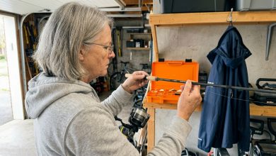 Můj manžel chodil každou neděli na ryby po dobu dvou let. Našla jsem jeho pruty v garáži — nikdy nebyly mokré.
