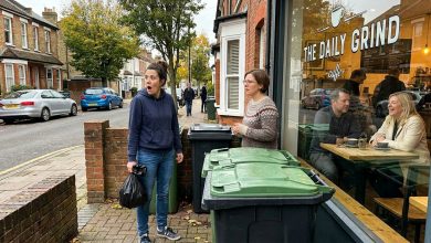 Moje sousedka mi u popelnic řekla, že každé čtvrtek viděla mého manžela v kavárně ve městě. Se stejnou ženou. Ve čtvrtky mi manžel říkal, že jde na zahrádku.