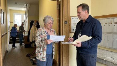 Můj syn zaregistroval svou firmu na mou adresu. Tvrdil, že je to jen formalita. Dva roky poté firma zkrachovala. Teď u mých dveří stojí exekutor, a sousedé si myslí, že dluhy jsou moje.