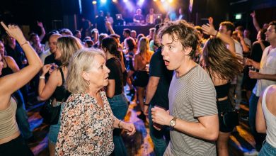 Strávil jsem sedmnáct let truchlením po rodičích. Pak jsem na tanečním parketu narazil na svou matku.