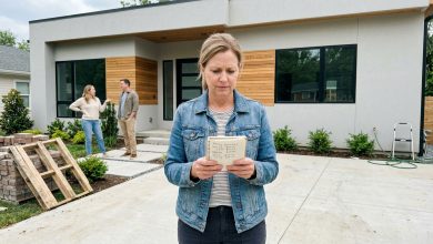 Můj bratr stavěl dům a každých pár měsíců si půjčoval ode mě — pět tisíc tu, tři tam, osm jindy. Dům je dokončen a krásný. Když jsem zmínila, že bych ráda dostala zpět své peníze, jeho žena řekla, že to byla rodinná pomoc.