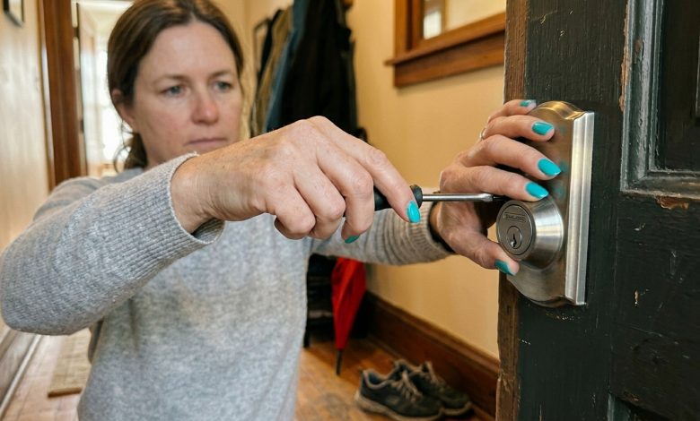 Můj přítel, kterého znám již třicet let, znal mou adresu. Po jednom rozhovoru jsem změnila zámek.