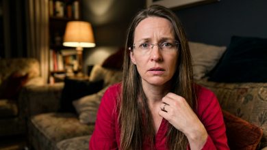 Bratr mě požádal, abych podepsala plnou moc k máminu bytu — a když mi notářka vysvětlila, co v ní skutečně stojí, oněměla jsem