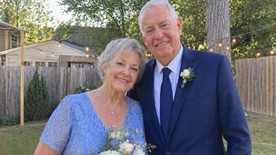 V devětašedesáti letech jsem se provdala za vdovce. A přímo během svatby si mě jeho dcera odvedla stranou a tiše, skoro až k uchu, řekla: „Není tím, za koho se vydává. Musíte znát pravdu…“