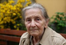 Deset let jsem odkládala peníze na vkladní knížce na svůj pohřeb — aby děti nemusely vydávat. Nedávno jsem o tom řekla synovi a velmi toho litovala…