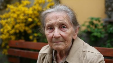 Deset let jsem odkládala peníze na vkladní knížce na svůj pohřeb — aby děti nemusely vydávat. Nedávno jsem o tom řekla synovi a velmi toho litovala…