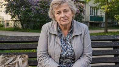 Pětatřicetiletý syn se vrátil po rozvodu se dvěma kufry a kočkou. Když jsem se zeptala, jak dlouho tu hodlá zůstat, podíval se na mě s překvapením a řekl:…