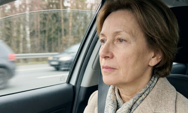 Syn mi vysvětlil, že bude lepší přepsat chatu na něj — „jen kvůli daním, mami, neboj se“ — souhlasila jsem, že pojedu k notáři, ale cestou jsem se rozhodla pro něco, co vůbec nečekal.