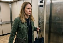 Sousedka mě zastavila ve výtahu a řekla, že můj syn je „nějaký divný — děti si s ním nehrají“ — ještě to ani nedořekla — a já už přemýšlela, co ráno napíšu do školy.