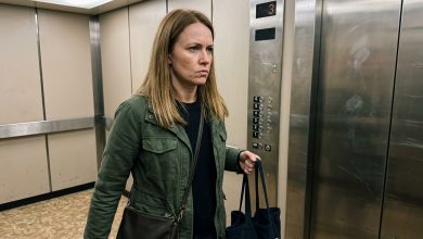 Sousedka mě zastavila ve výtahu a řekla, že můj syn je „nějaký divný — děti si s ním nehrají“ — ještě to ani nedořekla — a já už přemýšlela, co ráno napíšu do školy.