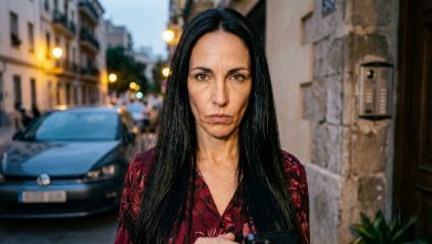 Bratr mě požádal o peníze „na tři měsíce, přísahám“ — uplynul rok, telefon mlčel — a pak jsem u našeho domu uviděla jeho nové auto a napsala mu zprávu o třech slovech, která všechno rozhodla. Bratr mě požádal o peníze „na tři měsíce, přísahám“ — uplynul rok, telefon mlčel — a pak jsem u našeho domu uviděla jeho nové auto a napsala mu zprávu o třech slovech, která všechno rozhodla.