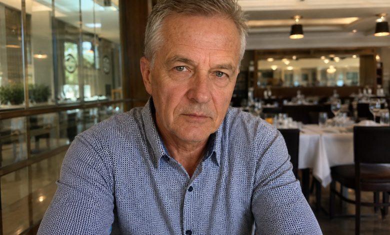 Po letech samoty jsem se odvážil pustit do svého života ženu, která vypadala stejně osamělá jako já. A první věc, co jsem udělal — hledal jsem důvody, jak ji odehnat Po letech samoty jsem se odvážil pustit do svého života ženu, která vypadala stejně osamělá jako já. A první věc, co jsem udělal — hledal jsem důvody, jak ji odehnat