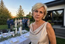 Můj manžel celý život opakoval, že bez něj jsem nikdo. Mlčela jsem, vychovávala děti, snášela jeho chlad a posměšky. Ale v den jeho jubilea, kdy mě před všemi nazval „prostě tou, co se stará o dům”, jsem vstala od stolu a udělala něco, po čem hosté přestali usmívat… Můj manžel celý život opakoval, že bez něj jsem nikdo. Mlčela jsem, vychovávala děti, snášela jeho chlad a posměšky. Ale v den jeho jubilea, kdy mě před všemi nazval „prostě tou, co se stará o dům”, jsem vstala od stolu a udělala něco, po čem hosté přestali usmívat…