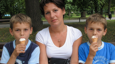 Sama jsem vychovávala dvojčata svého zesnulého manžela z prvního manželství, a když chlapcům bylo osmnáct, udělali něco, kvůli čemu pláču dodnes…