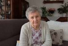 Vnuk přišel ze školy a hned od dveří se zeptal: „Babi, je pravda, že tě brzo odvezou do domova důchodců?” Pomyslela jsem si, že si něco popletl nebo špatně pochopil rozhovor dospělých. Ale pak pokračoval, a jeho další slova mě zamrazila…