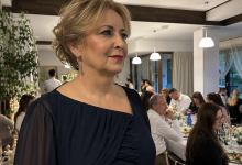 Manžel řekl, že jede na ryby s přáteli, ale náhodou jsem viděla jeho fotku v restauraci se ženou v červených šatech. Nedělala jsem žádnou scénu