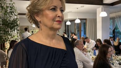 Manžel řekl, že jede na ryby s přáteli, ale náhodou jsem viděla jeho fotku v restauraci se ženou v červených šatech. Nedělala jsem žádnou scénu