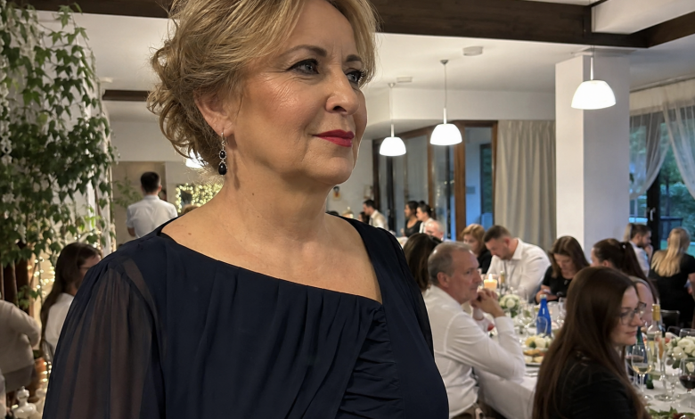 Manžel řekl, že jede na ryby s přáteli, ale náhodou jsem viděla jeho fotku v restauraci se ženou v červených šatech. Nedělala jsem žádnou scénu